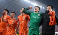 河南建业与山东鲁能的比拼引发球迷热议